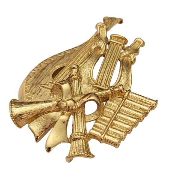 Trifari TM Gold Tone Music Instrumental Brooch, Signed E746 - Picture 4 of 7